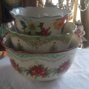 The Pioneer Woman Floral Mixing Bowls in White, Red, Green